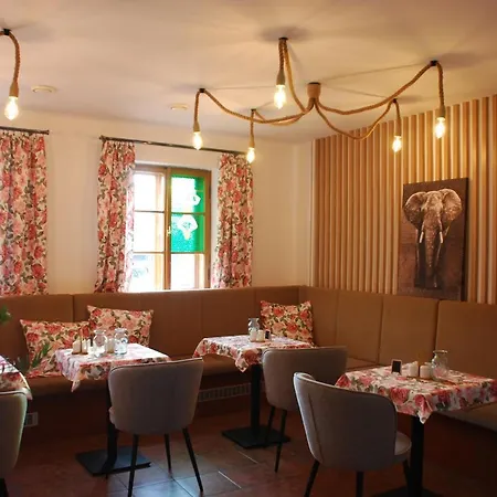 Penzión pre hostí Kuzelna Spajza 3*